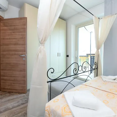 Borgo Ermanno 4* تينيالي